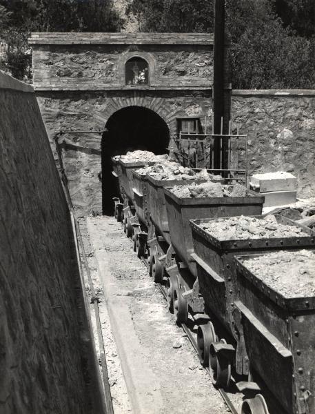 Fenice Capanne - Miniera di calcopirite - Convoglio di trasporto