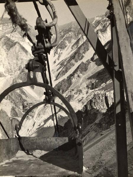 Carrara - Cava di marmo - Trasporto dei blocchi