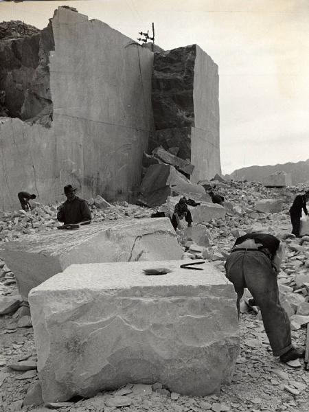 Carrara - Cava di marmo - Operai al lavoro