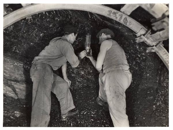 Ribolla - Miniera di lignite - Interno - Minatori al lavoro