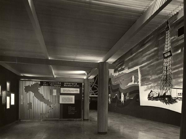 Milano - Fiera campionaria del 1956 - Padiglione Montecatini - Sala Miniere - Interno