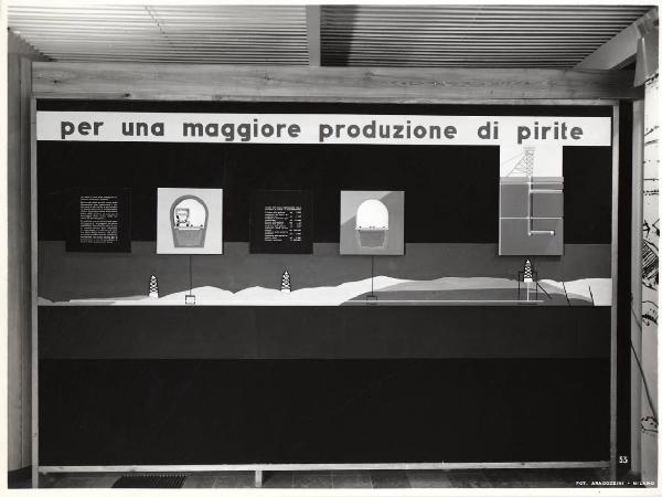 Milano - Fiera campionaria del 1956 - Padiglione Montecatini - Sala Miniere - Interno