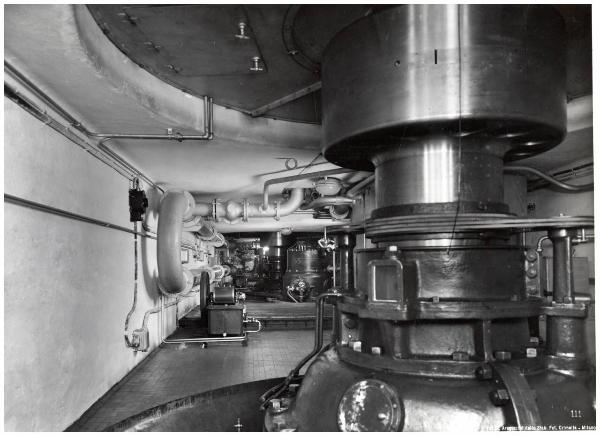 Bressanone - Centrale idroelettrica - Interno - Corridoio delle turbine