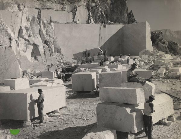 Carrara - Cava di marmo - Bacino di Gioia - Riquadratura dei blocchi