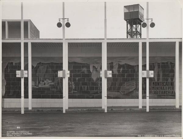 Roma - Mostra autarchica del minerale italiano del 1938 - Esterno - Pannelli