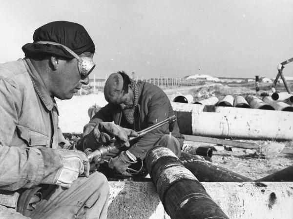 Brindisi - Centrale termica - Cantiere - Operai al lavoro