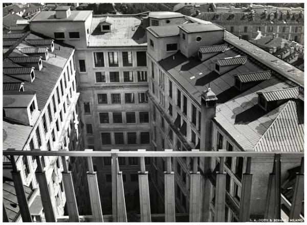 Milano - Sede Montecatini - Cortile interno