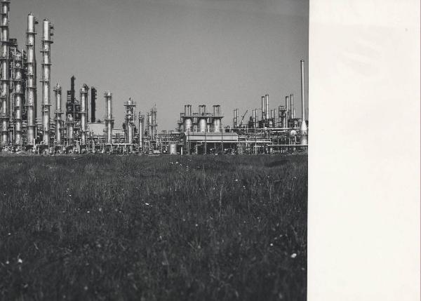 Brindisi - Stabilimento petrolchimico - Impianti per il trattamento degli olefine