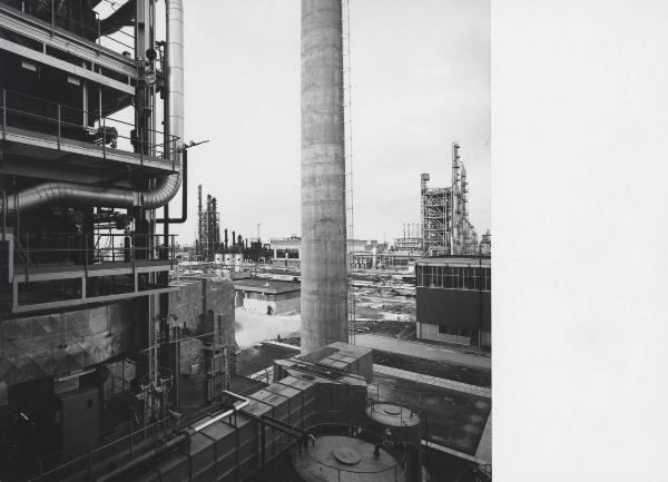 Brindisi - Stabilimento petrolchimico - Centrale termoelettrica