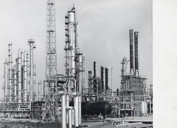 Brindisi - Stabilimento petrolchimico - Impianti per il trattamento degli olefine