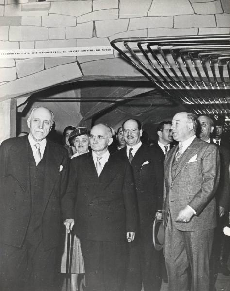 Milano - Fiera campionaria del 1950 - Padiglione Montecatini - Luigi Einaudi, Giuseppe Togni, Luigi Gasparotto e Carlo Faina