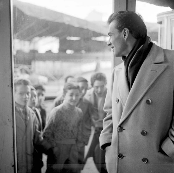 Milano - Ritratto maschile - Giorgio Albertazzi attore - Ragazzi - Luna park