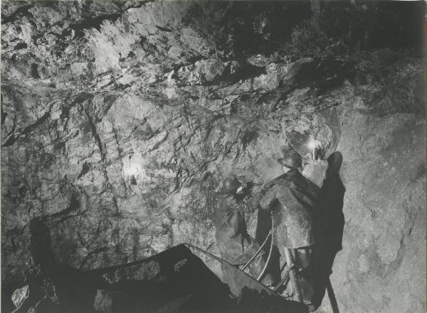 Prestavel - Miniera di fluorite - Interno - Gradino rovescio in perforazione - Attestatura foro