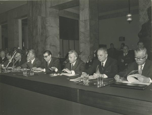 Milano - Sede Montedison - Assemblea degli azionisti del 1970 - Tra gli altri Aldo Cicoletti e Silvio Golzio