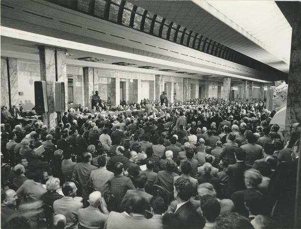 Milano - Sede Montedison - Assemblea degli azionisti del 1970