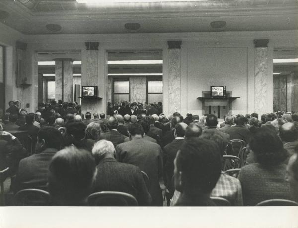 Milano - Sede Montedison - Assemblea degli azionisti del 1970 - Azionisti