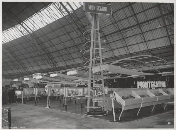 Milano - Fiera campionaria del 1950 - Posteggio esterno Montecatini