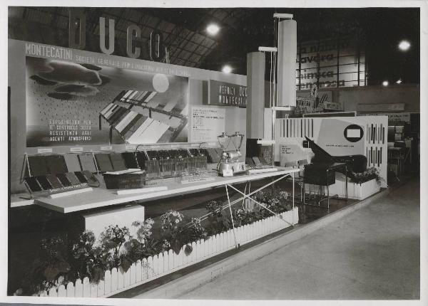 Milano - Fiera campionaria del 1950 - Posteggio esterno Montecatini - Stand DUCO