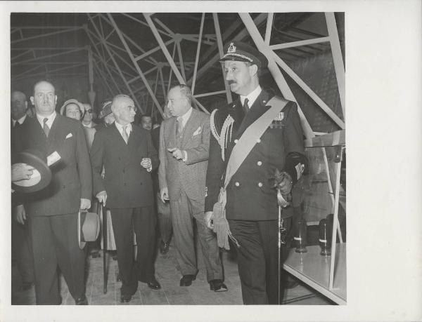 Milano - Fiera campionaria del 1950 - Padiglione Montecatini - Luigi Einaudi, Giuseppe Togni e Carlo Faina