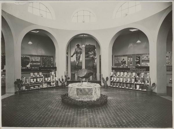 Bari - Fiera del Levante del 1936 - Interno del Padiglione Montecatini