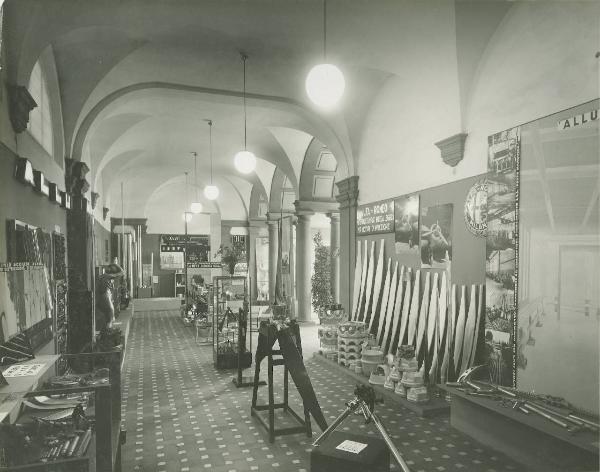 Milano - Fiera campionaria del 1936 - Padiglione Montecatini - Sala alluminio e sue applicazioni - Esposizione prodotti