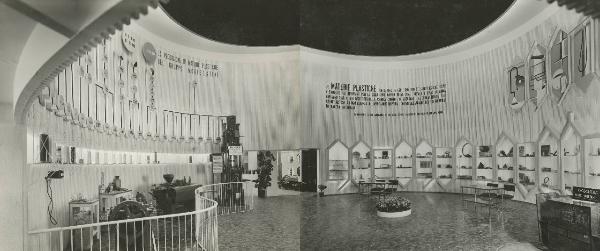 Milano - Fiera campionaria del 1941 - Padiglione Montecatini - Sala dedicata alle materie plastiche