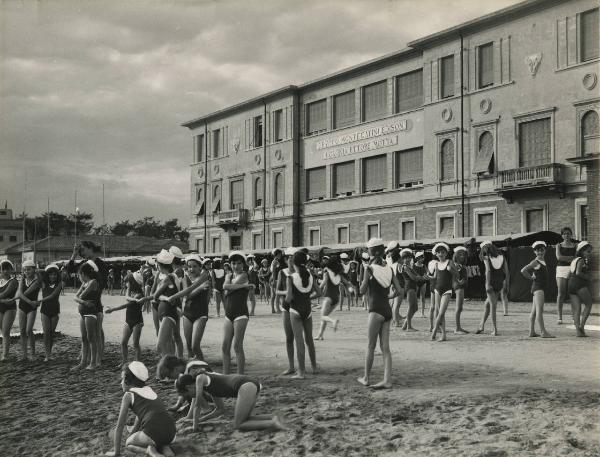 Marina di Massa - Colonia Ettore Motta - Bambine - Spiaggia