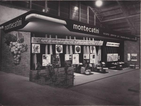 Verona - Fiera dell'agricoltura del 1954 - Stand Montecatini - Prodotti per l'agricoltura - Antiparassitari - Concimi chimici