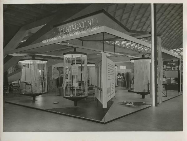 Torino - Mostra internazionale della tecnica del 1954 - Stand Montecatini - Box dedicato alle resine Algoflon