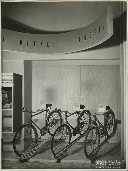 Milano - Fiera campionaria del 1942 - Stand espositivo dedicato ai metalli leggeri - Biciclette in lega avional e anticorodal