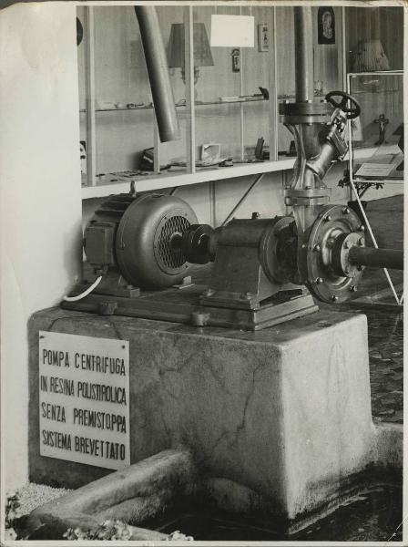 Milano - Fiera campionaria del 1942 - Pompa centrifuga in resina polistrolica senza premistoppa