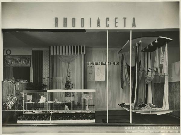 Milano - Fiera campionaria del 1946 - Stand Rhodiaceta - Esposizione prodotti