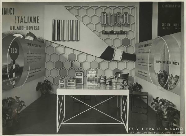 Milano - Fiera campionaria del 1946 - Stand Duco - Esposizione smalti