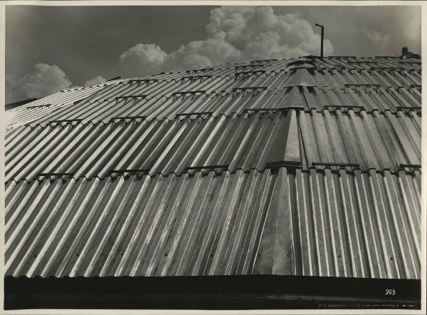 Milano - Fiera campionaria del 1946 - Ricopertura in alluminio del tetto del Palazzo dello sport