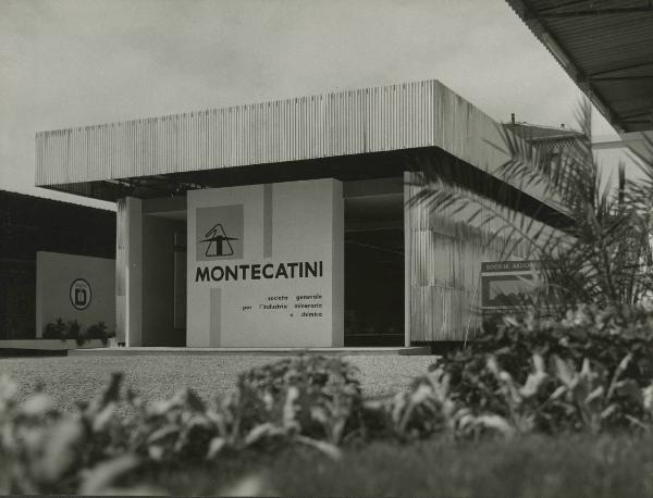 Piacenza - I Mostra internazionale del metano - Esterno del padiglione Montecatini