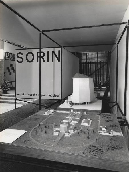 Vercelli - Fiera dell'agricoltura del 1960- Stand Sorin (Società ricerche impianti nucleari) - Plastico del reattore nucleare di Saluggia