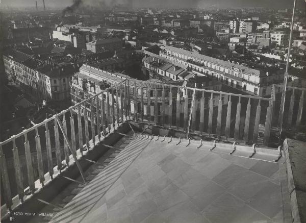 Milano - Palazzo B Montecatini - Tetto - Veduta della città di Milano dal tetto del palazzo B