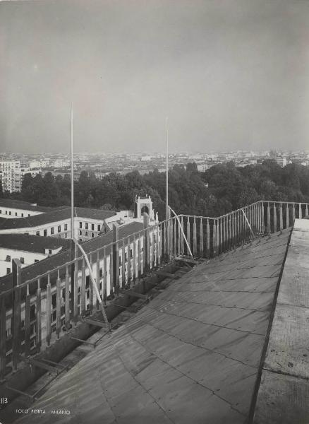 Milano - Palazzo B Montecatini - Tetto - Veduta della città di Milano dal tetto del palazzo B