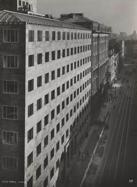 Milano - Veduta del Palazzo B Montecatini dall'alto - Via Turati