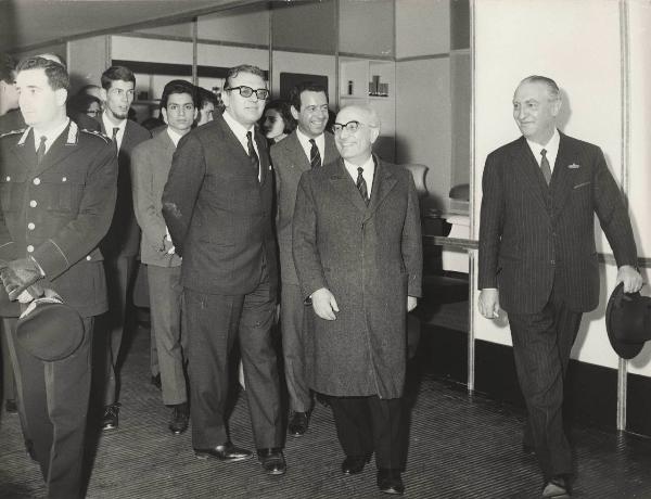 Milano - Fiera campionaria del 1965 - Padiglione Montecatini - Visita autorità - Ministro degli esteri Amintore Fanfani