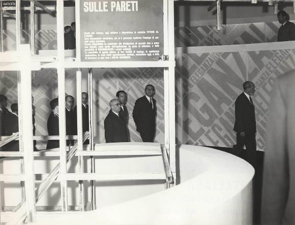 Milano - Fiera campionaria del 1965 - Padiglione Montecatini - Visita autorità - Ministro degli esteri Amintore Fanfani