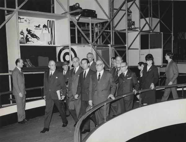 Milano - Fiera campionaria del 1965 - Visita autorità - Ministro del Commercio con l'estero Bernardo Mattarella