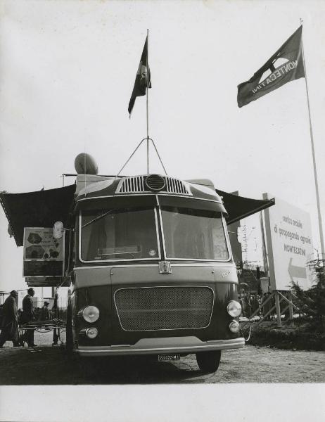 Verona - Fiera dell'agricoltura del 1955 - Centro mobile di propaganda agraria Montecatini