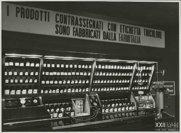 Milano - Fiera campionaria del 1941 - Stand Farmitalia - Banco da ricettazione