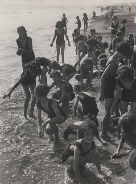 Colonia marina Montecatini - Bambine al mare