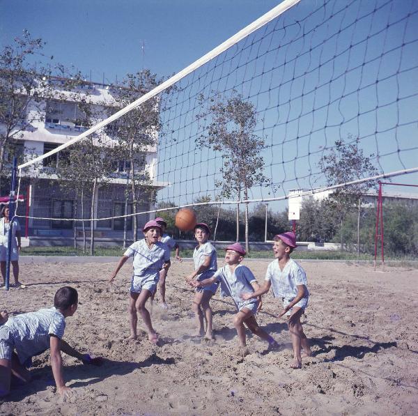 Bibione - Colonia marina Pio XII - C.I.F. - Bambini - Pallavolo