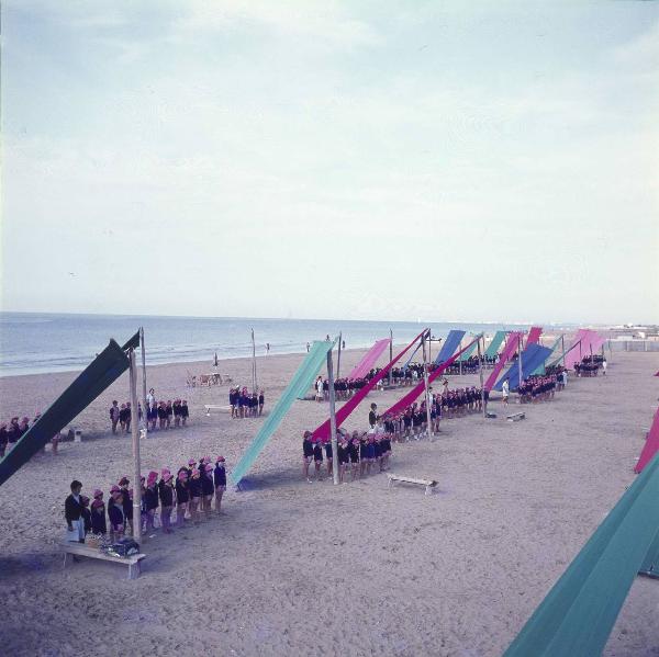 Bibione - Colonia marina Pio XII - C.I.F. - Spiaggia - Bambini - Educatrici