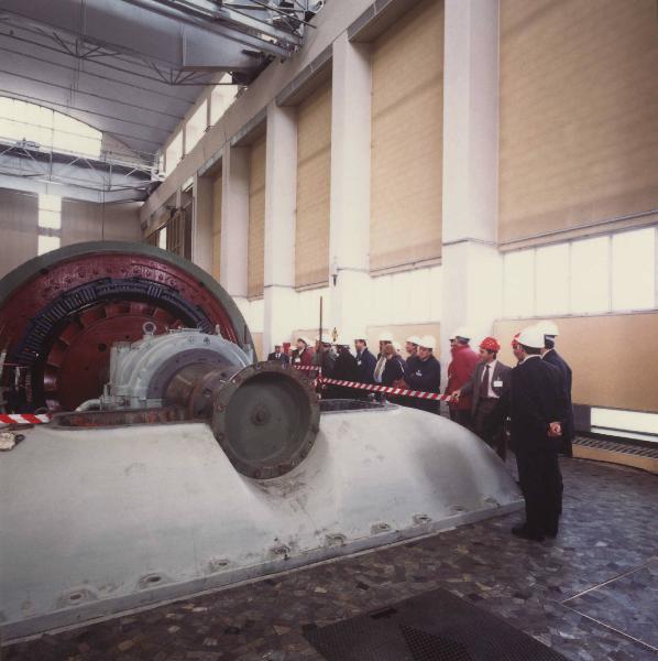 Lasa - Centrale idroelettrica - Cantiere - Revisione turbine - Alternatore e turbina - Visita di gruppo