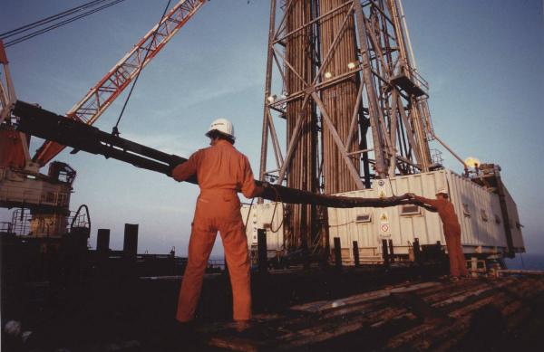 Ragusa - Canale di Sicilia - Campo Vega - Piattaforma petrolifera fissa off-shore Vega-A - Tecnici - Aste di perforazione