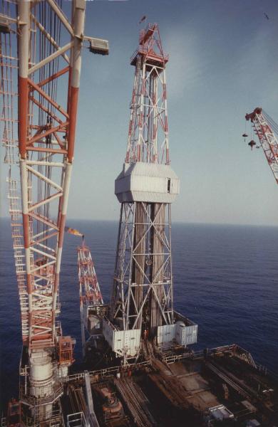 Ragusa - Canale di Sicilia - Campo Vega - Piattaforma petrolifera fissa off-shore Vega-A - Vista dall'alto dell'impianto di perforazione